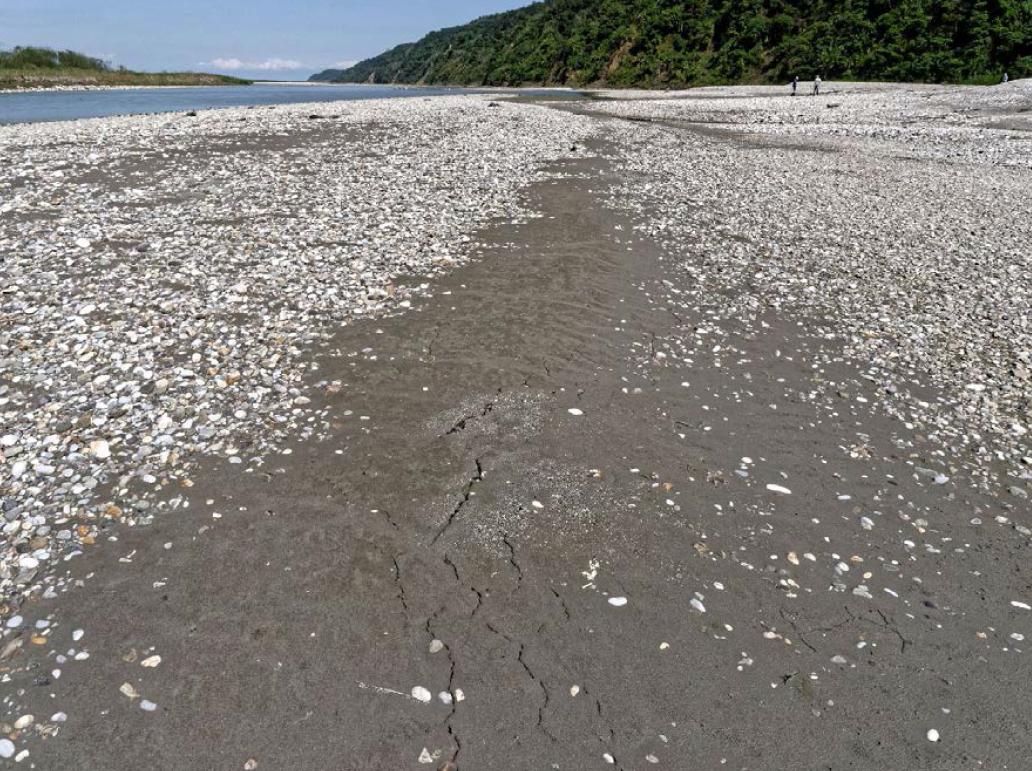 花蓮縣壽豐鄉和平村崩坎北側花蓮溪沙洲發生地裂、噴砂。(根據經濟部中央地質調查所, 2018)